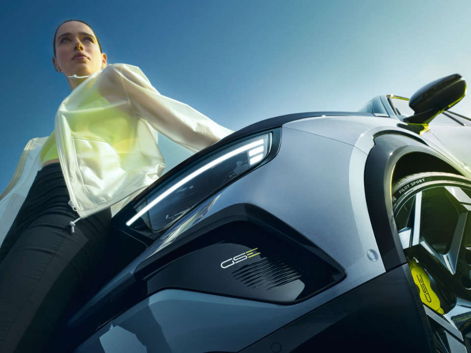 Передній бампер на Opel Mokka GSE